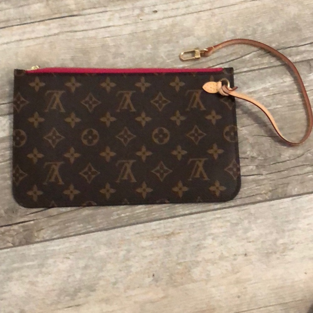 Louis Vuitton Logo Neverfull Pochette Wristlet